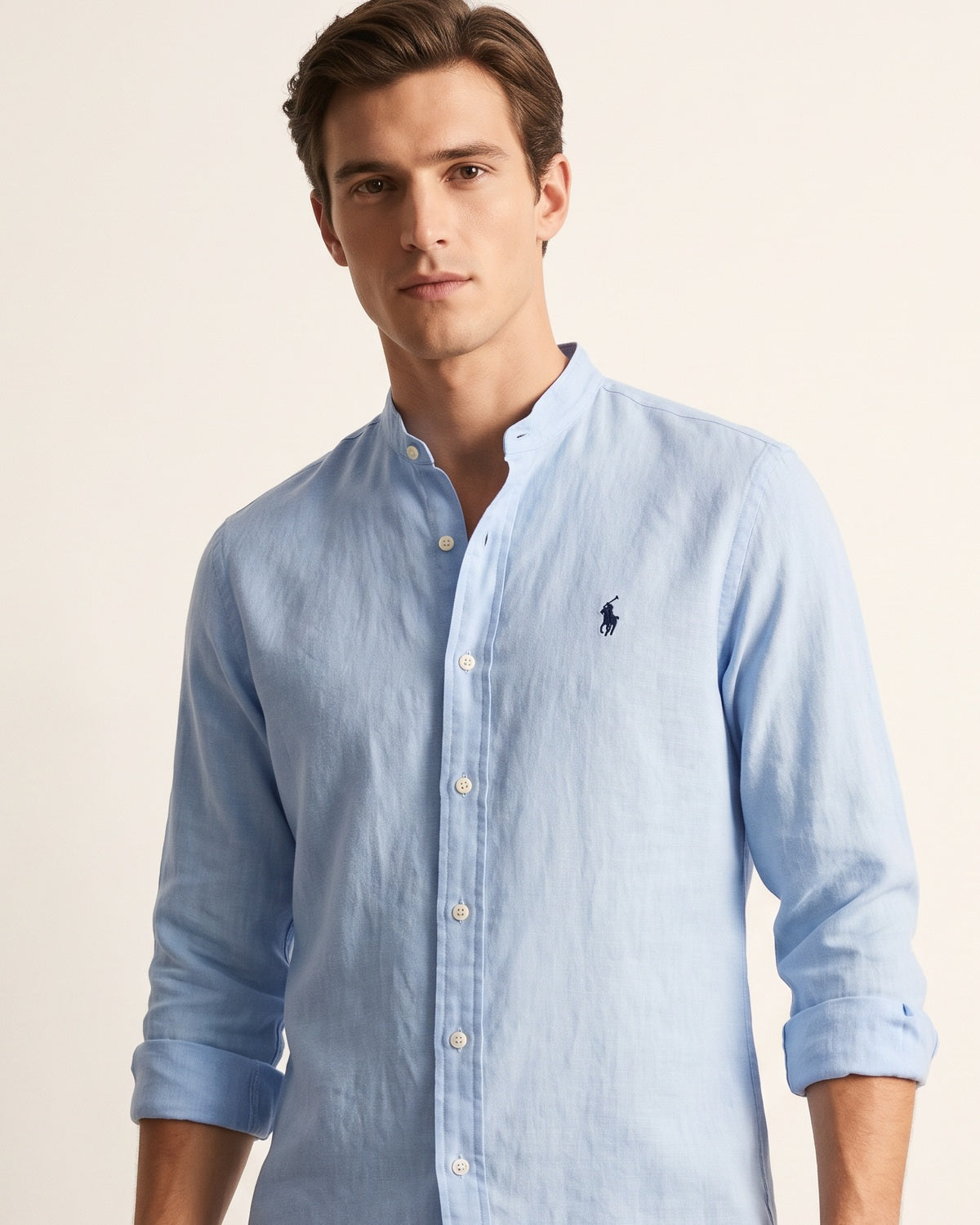 Colletto e linea frontale di Camicia in Lino Mandarino