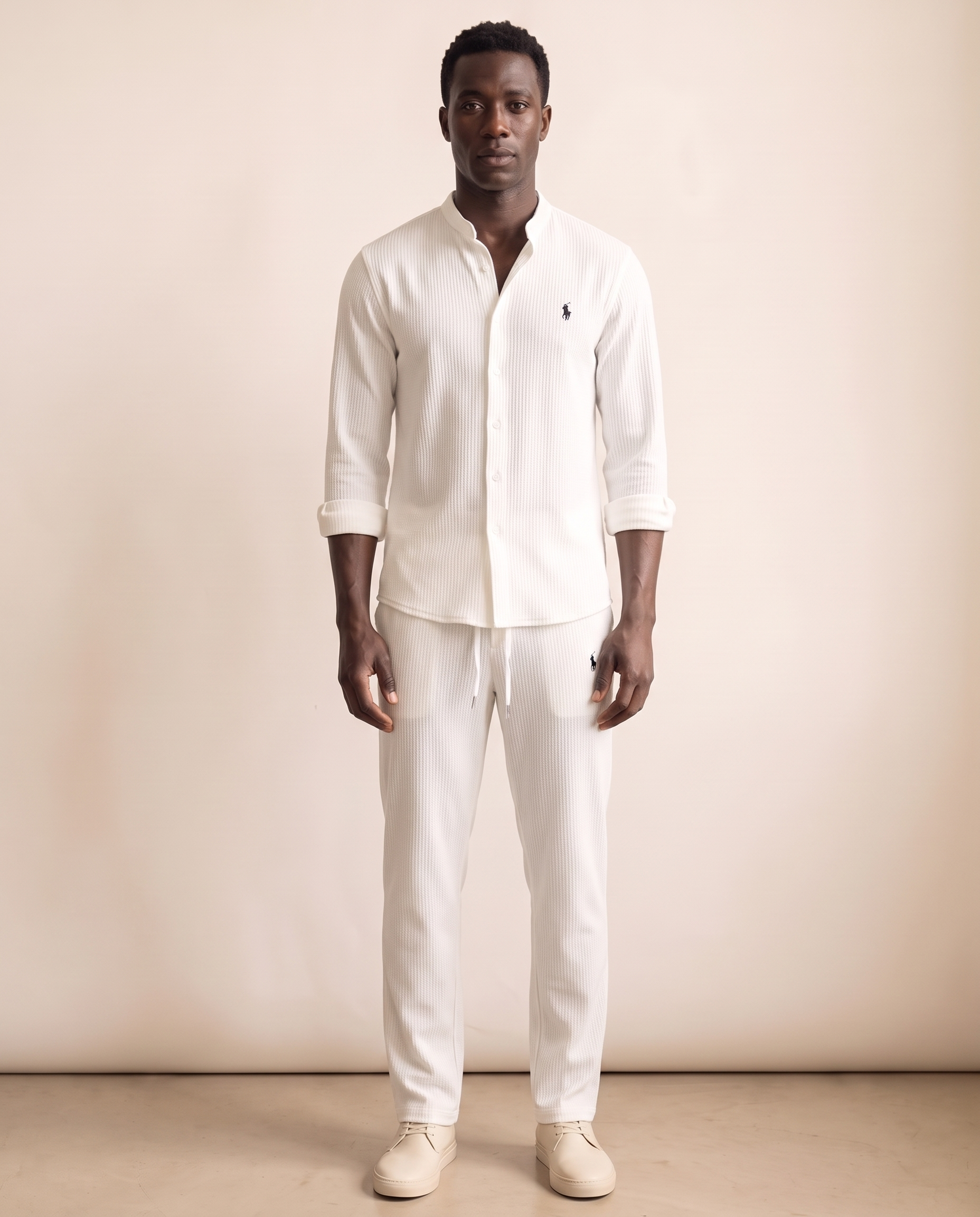 Modello indossa Set Polo Premium Due Pezzi – foto studio Bellevaria