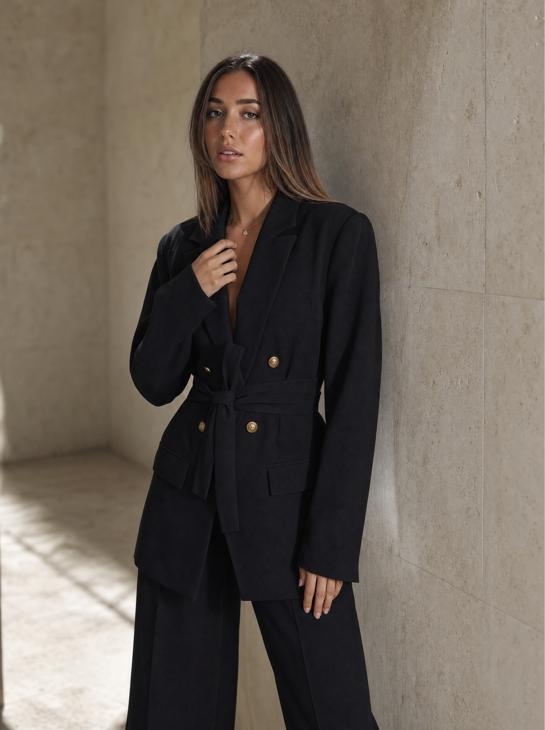 Editoriale donna con blazer Annalis nero con cintura
