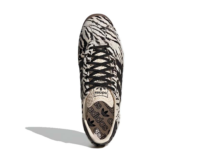 Scarpe sportive da donna in stile retrò con motivo zebrato.