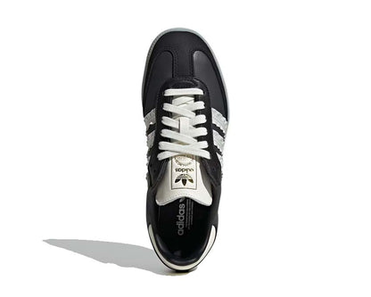 Scarpe da ginnastica classiche in pelle nera per donna