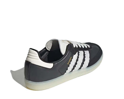 Scarpe da ginnastica classiche in pelle nera per donna