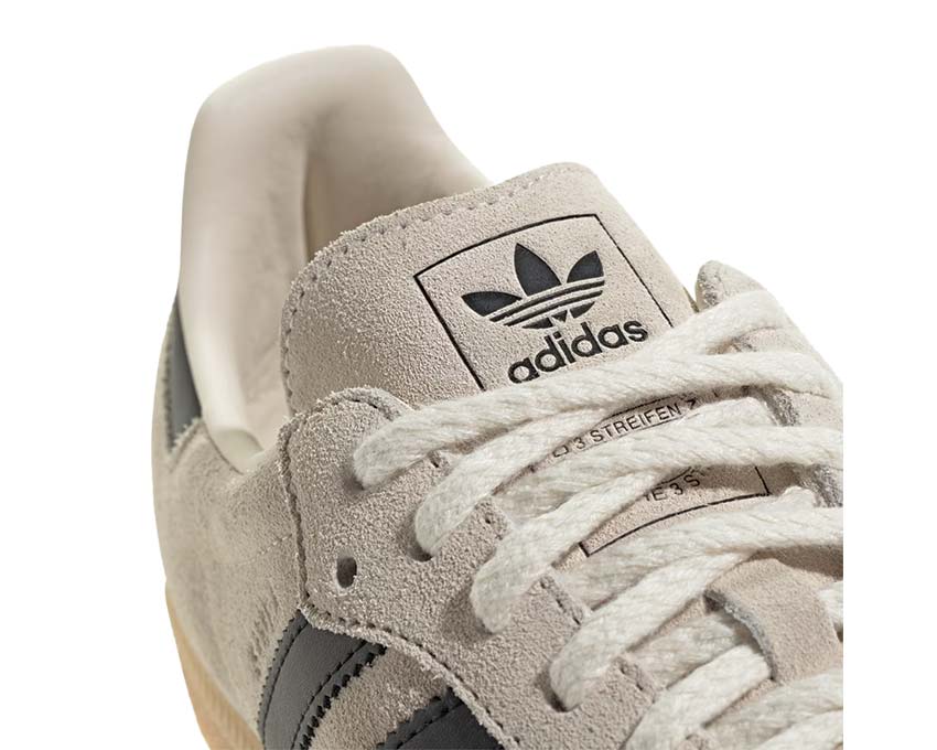 Scarpe da ginnastica classiche in pelle bianca gesso