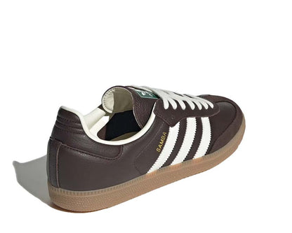 Scarpe da ginnastica in pelle marrone scuro con suola in gomma