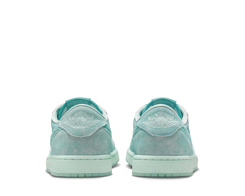 Scarpa bassa retrò in pelle e tessuto colore verde acqua slavato