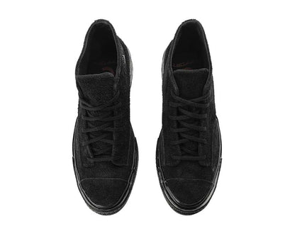 Scarpa alta in tela nera con suola in gomma e design classico anni '70