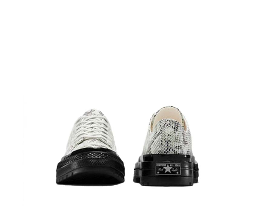 Scarpe basse in stile classico con motivo a pelle di serpente