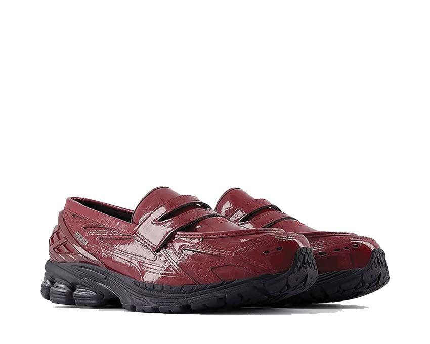 Scarpe da ginnastica rosse con motivo a coccodrillo