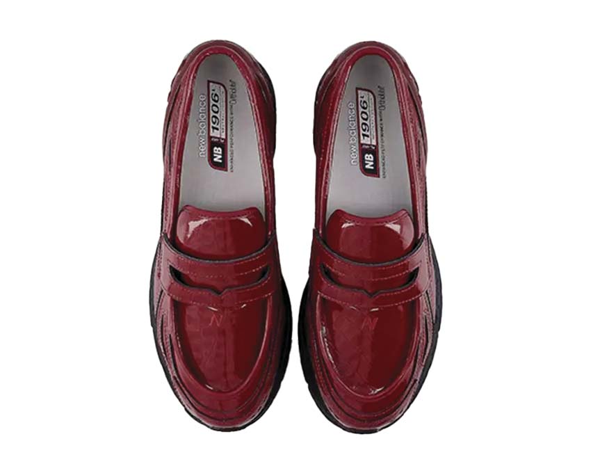 Scarpe da ginnastica rosse con motivo a coccodrillo