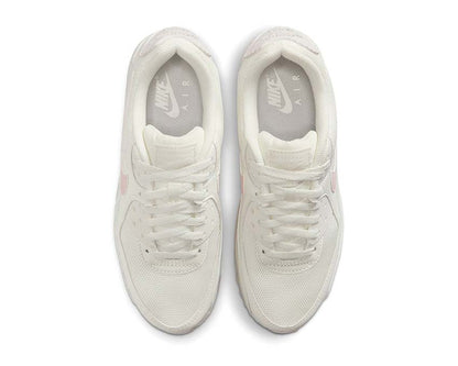 Scarpe da ginnastica in pelle e tessuto con suola ammortizzata e design retrò.