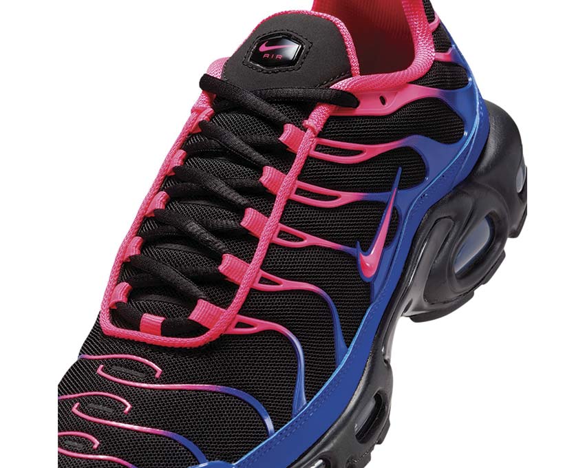 Scarpe da ginnastica donna in rosso acceso con ammortizzazione avanzata e design sportivo.