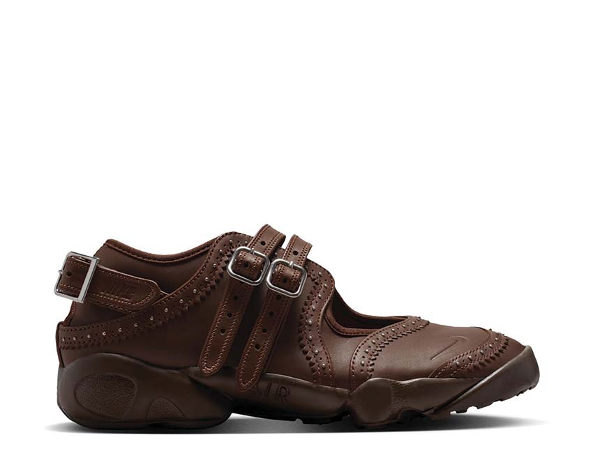 Scarpa sportiva da donna con design aperto e tonalità marrone cioccolato