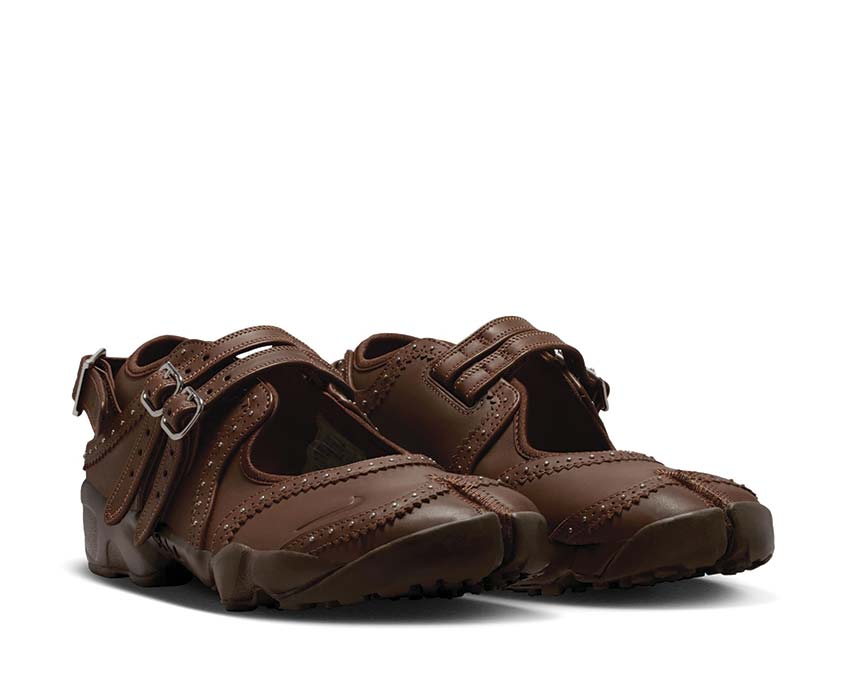 Scarpa sportiva da donna con design aperto e tonalità marrone cioccolato