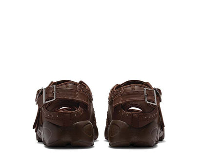 Scarpa sportiva da donna con design aperto e tonalità marrone cioccolato