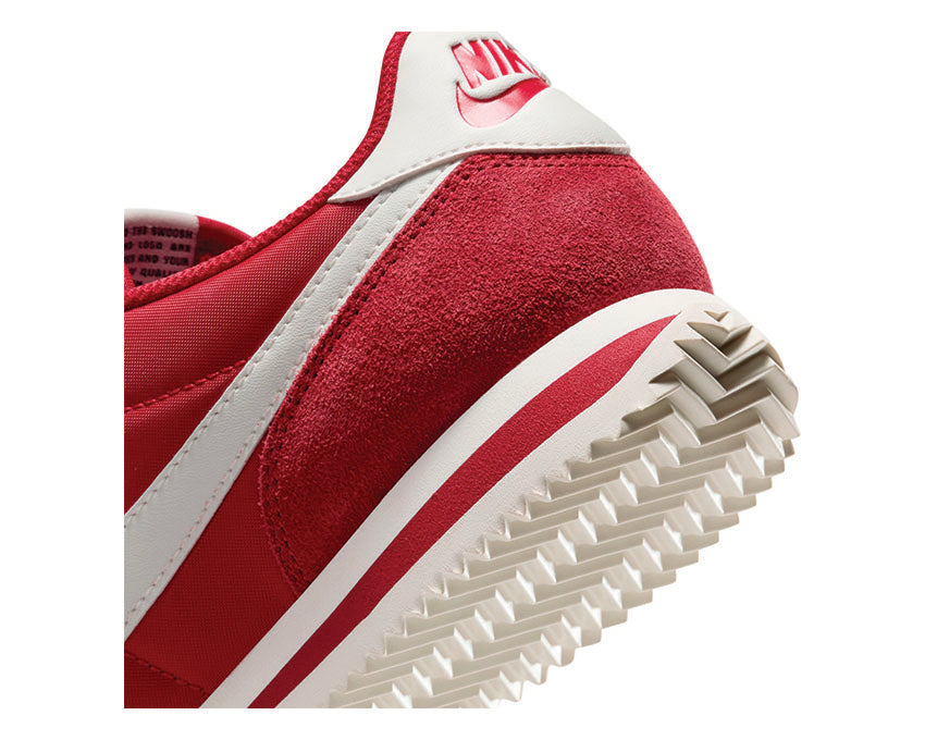 Scarpe da ginnastica da donna in rosso acceso