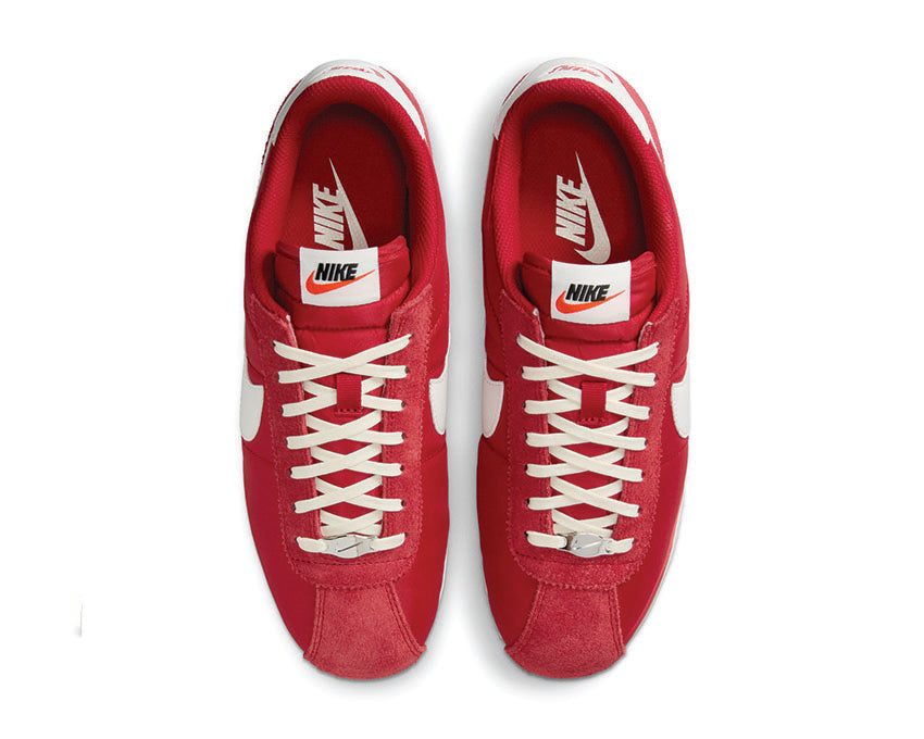 Scarpe da ginnastica da donna in rosso acceso