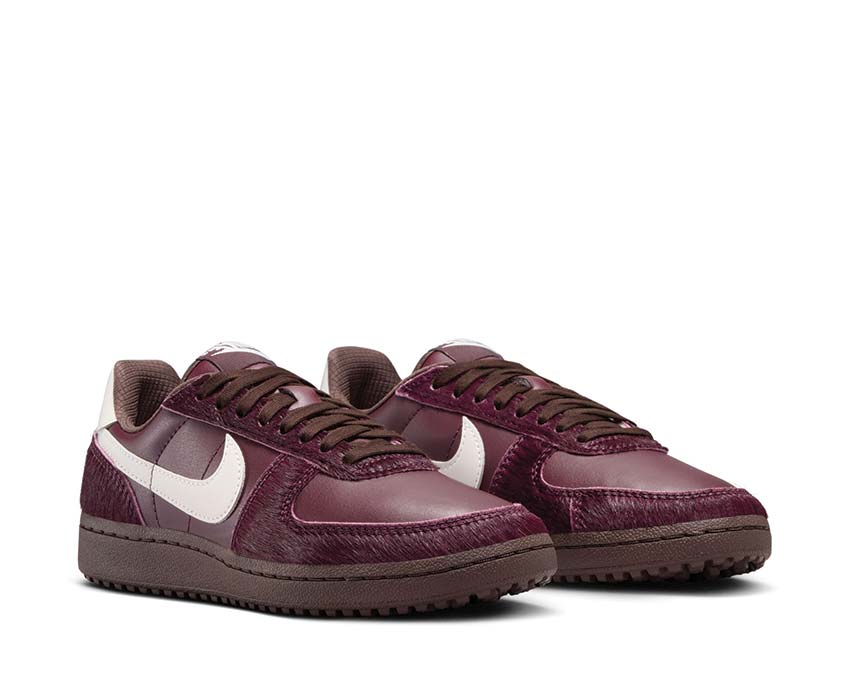 Scarpe da calcio da donna in colore bordeaux