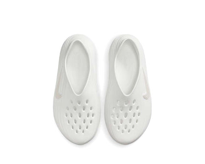 Scarpe da ginnastica con ammortizzazione reattiva e design elegante in colore chiaro.