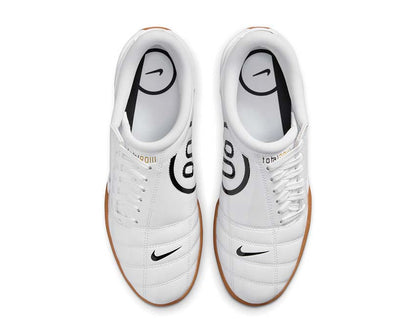 Scarpe da calcio bianche con design sportivo