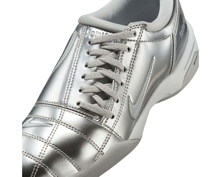 Scarpe da calcio in platino metallico per donna Total 90