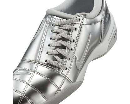 Scarpe da calcio in platino metallico per donna Total 90
