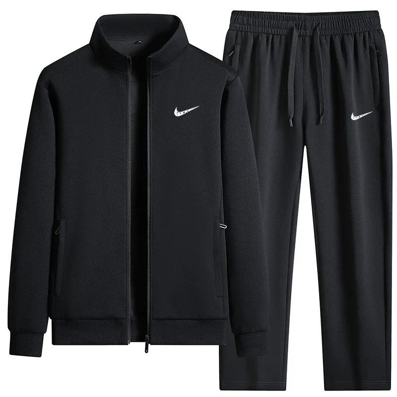 Completo tuta nero con giacca zip e pantaloni