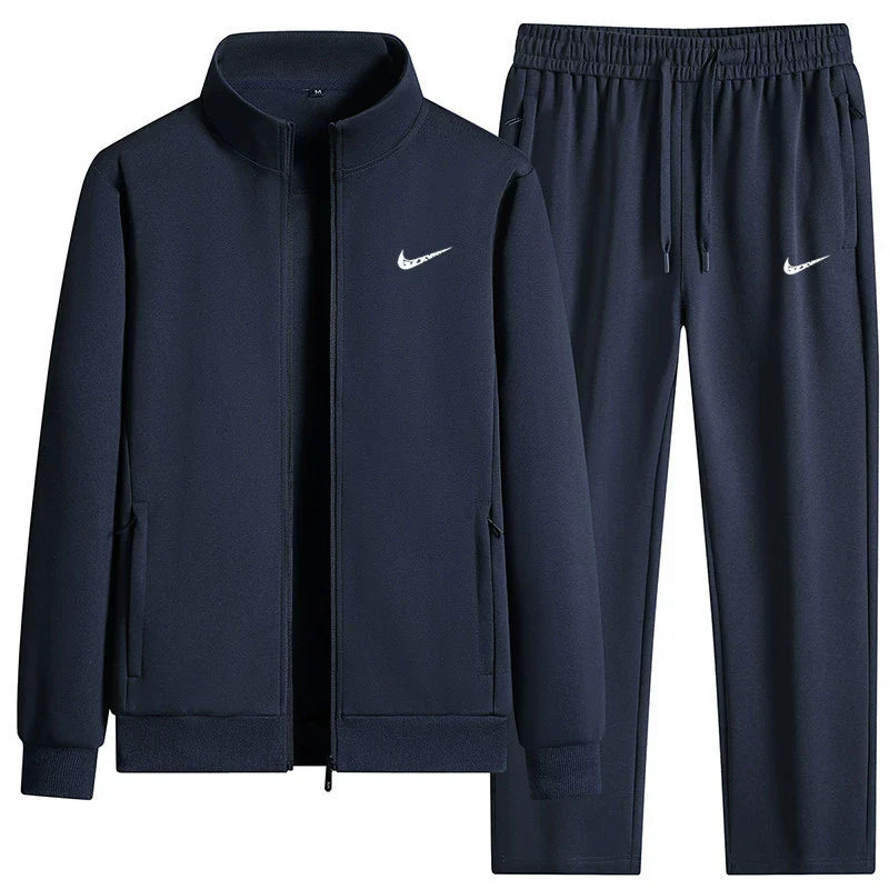 Completo tuta nero con giacca zip e pantaloni