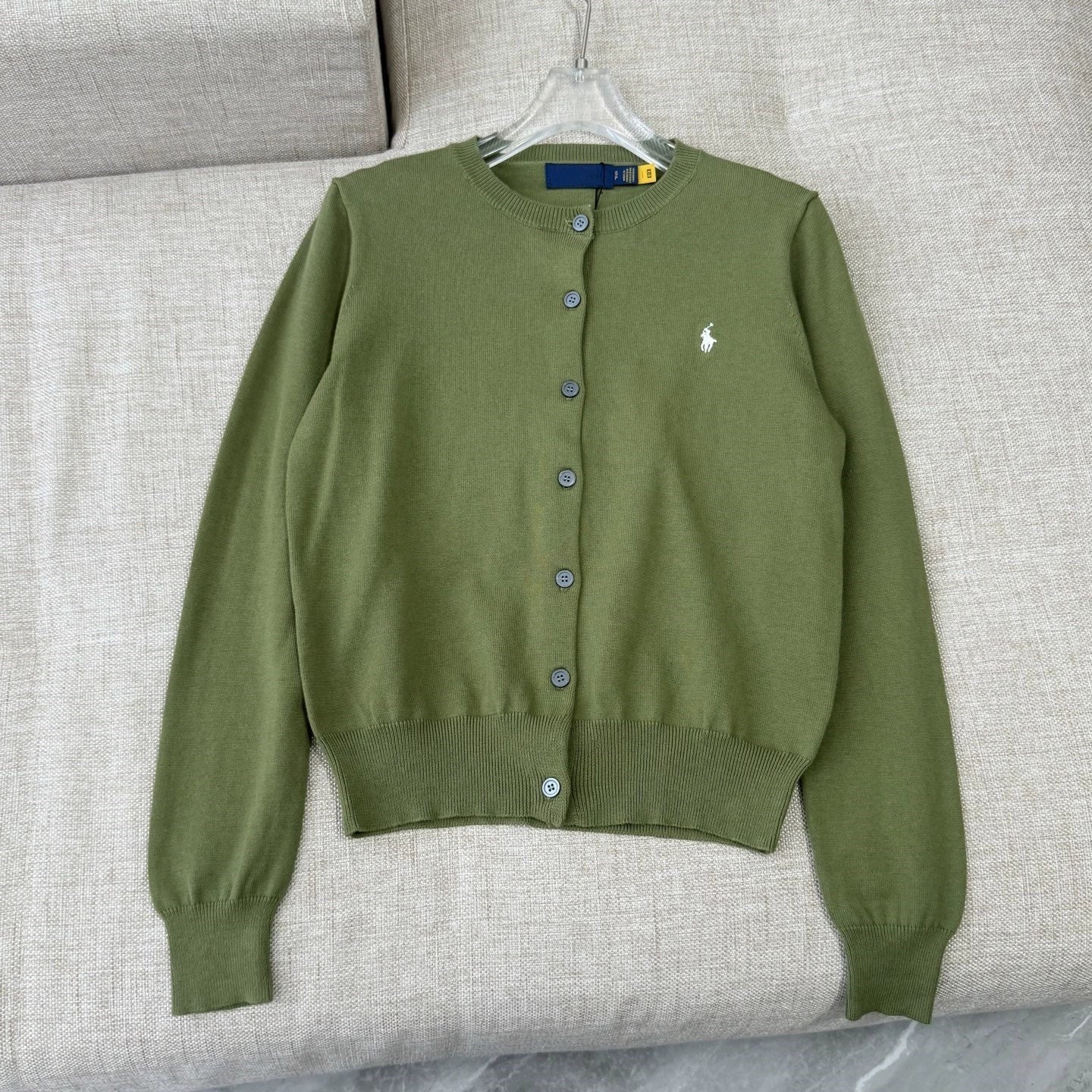 Cardigan Donna in Maglia Morbida con Bottoni