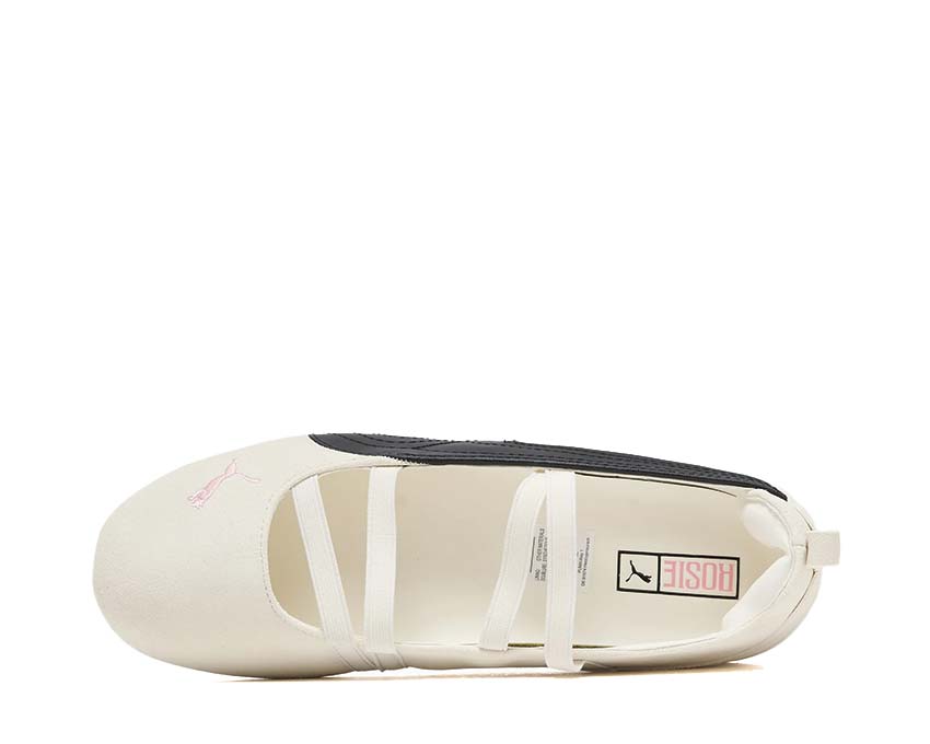 Scarpe da ballo in pelle scamosciata bianche con design ispirato alla velocità.