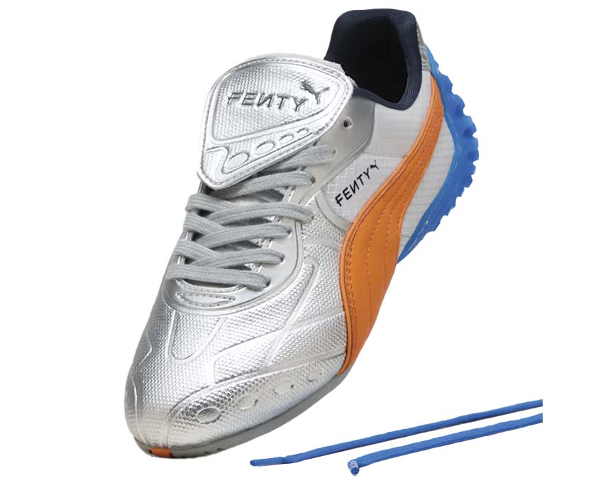 Scarpa sportiva in pelle argentata con design moderno e dettagli esclusivi.