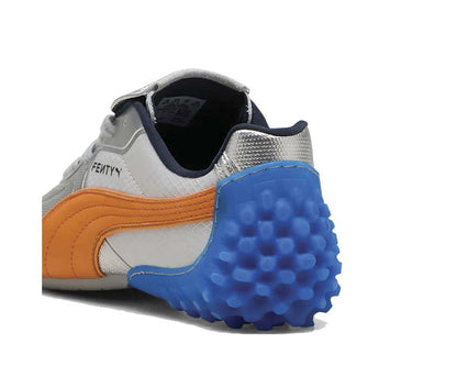 Scarpa sportiva in pelle argentata con design moderno e dettagli esclusivi.