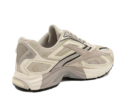 Scarpe da corsa su strada in tonalità avena