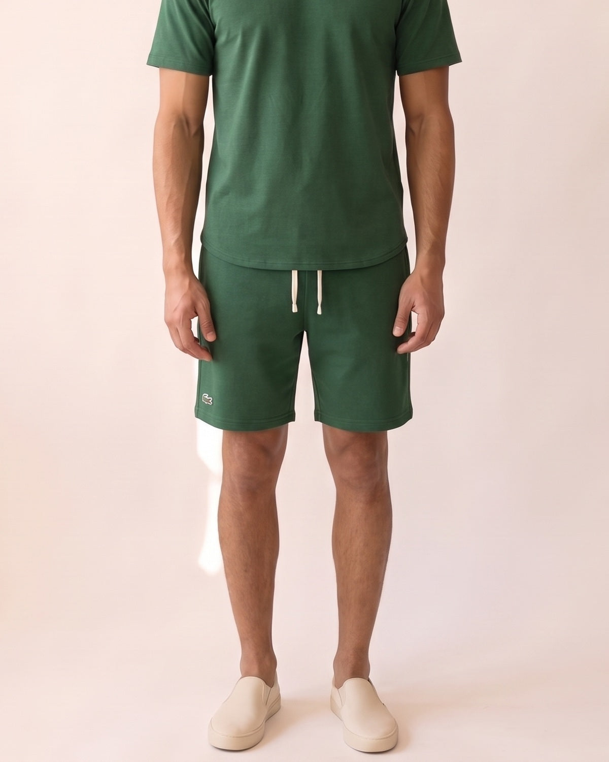 Il coordinato nel suo insieme di Completo T-Shirt e Pantaloncini Performance Estivo