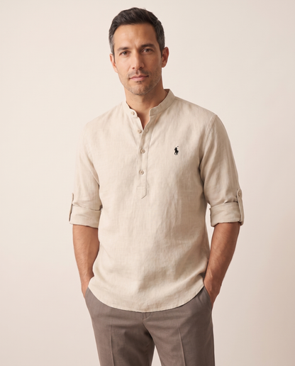 Modello indossa CAMICIA ESTIVA IN LINO CAPRI – foto studio Bellevaria