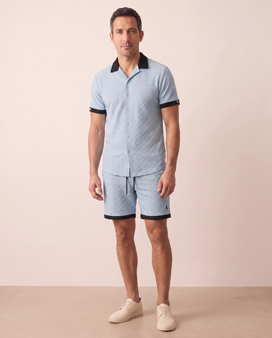 Modello indossa Completo Lino con Colletto a Contrasto – foto studio Bellevaria