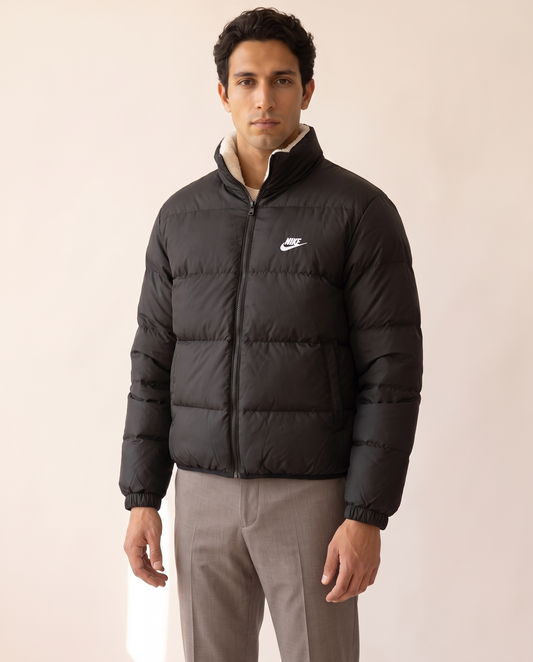 Modello indossa GIACCHE NIKE DOPPIA FACCIA – foto studio Bellevaria