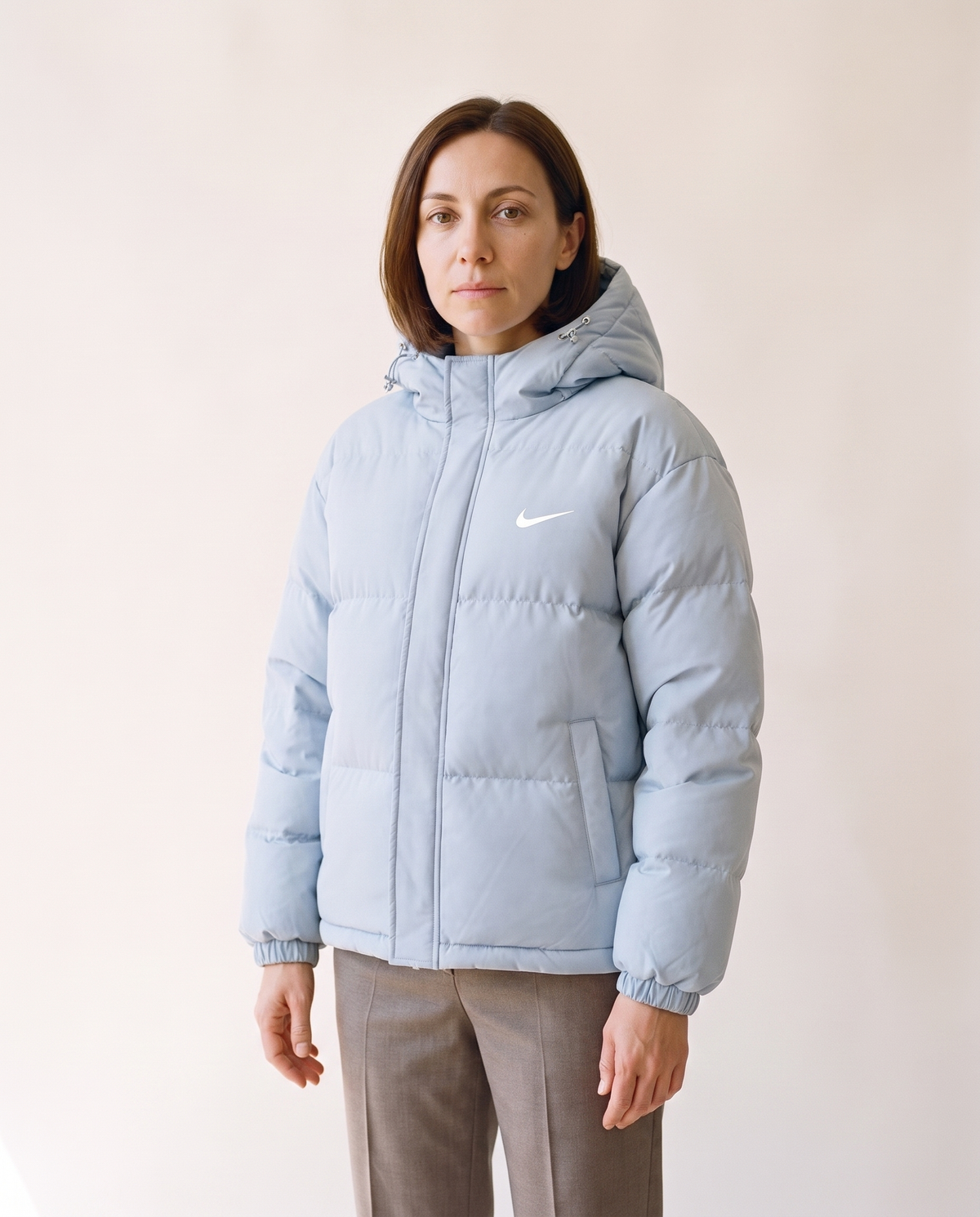Modella indossa NK - Giacca Invernale – foto studio Bellevaria