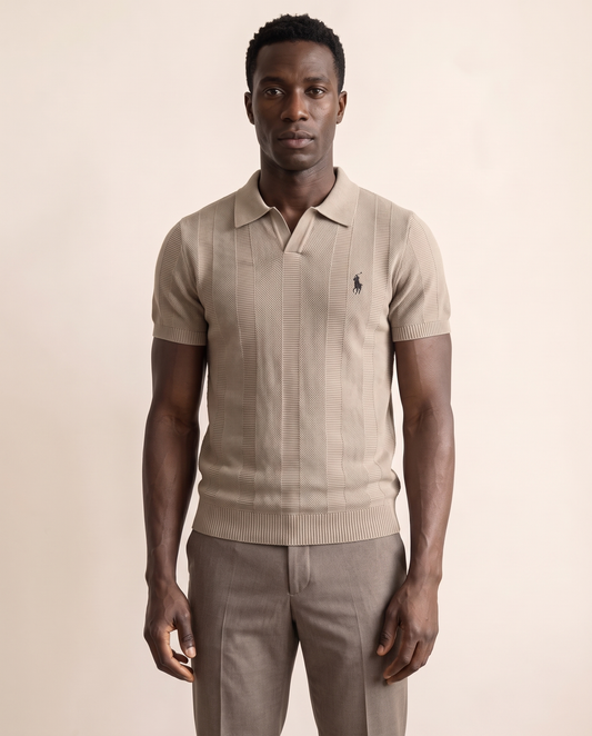 Modello indossa Polo in Maglia Premium – foto studio Bellevaria