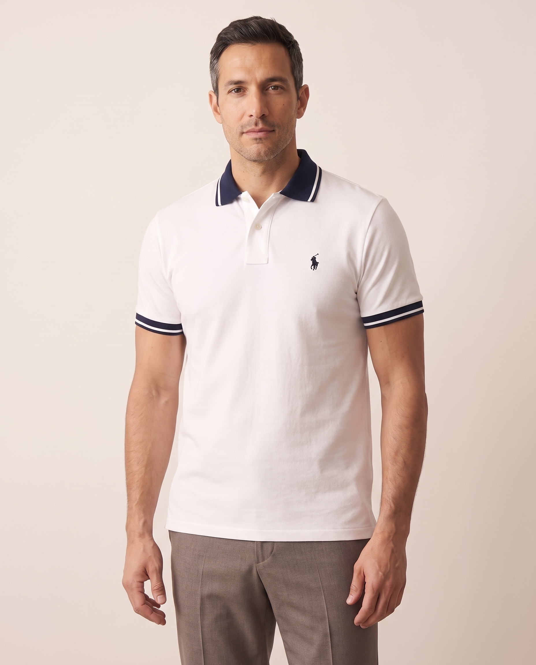 Modello indossa T-shirt Signature Premium – foto studio Bellevaria