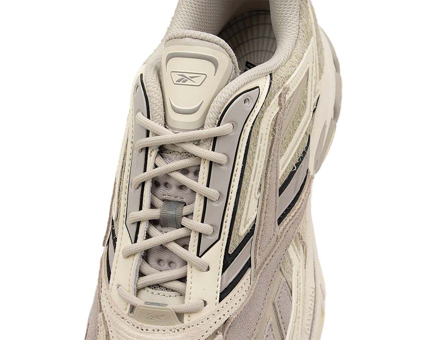 Scarpe da corsa su strada in tonalità avena