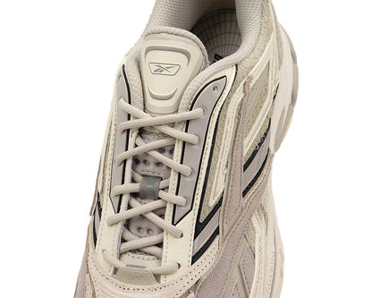 Scarpe da corsa su strada in tonalità avena